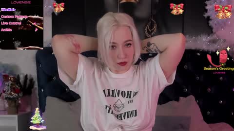 Snapshot of rachelcart chatting on 01/04/25, 03:40 RachelCart online show from 01/04/25, 03:40