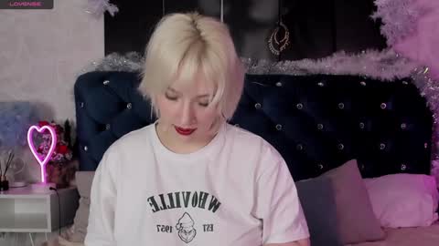 Snapshot of rachelcart chatting on 01/15/25, 04:04 RachelCart online show from 01/15/25, 04:04