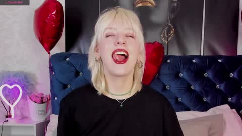 Snapshot of rachelcart chatting on 02/08/25, 03:52 RachelCart online show from 02/08/25, 03:52