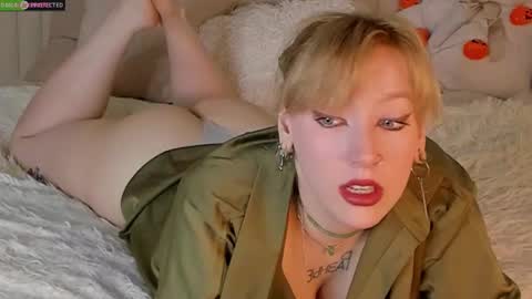 Snapshot of rachelcart chatting on 10/18/25, 03:31 RachelCart online show from 10/18/25, 03:31