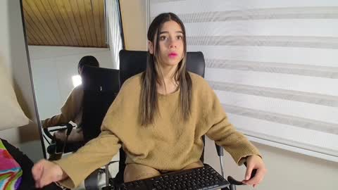 Snapshot of rachell_criss chatting on 02/05/25, 03:34 Rachell online show from 02/05/25, 03:34