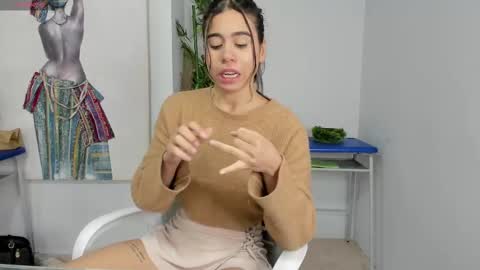 Snapshot of rachell_criss chatting on 02/18/25, 07:54 Rachell online show from 02/18/25, 07:54