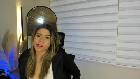 Snapshot of rachell_criss chatting on 10/25/25, 04:20 Rachell online show from 10/25/25, 04:20
