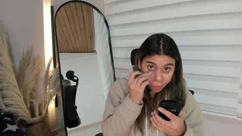 Snapshot of rachell_criss chatting on 10/28/25, 04:16 Rachell online show from 10/28/25, 04:16