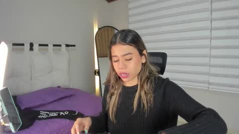 Snapshot of rachell_criss chatting on 12/03/25, 03:58 Rachell online show from 12/03/25, 03:58