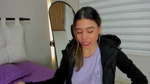 Snapshot of rachell_criss chatting on 12/04/25, 04:33 Rachell online show from 12/04/25, 04:33