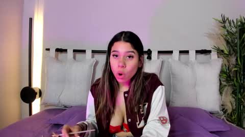 Snapshot of rachell_criss chatting on 03/18/26, 04:37 Rachell online show from 03/18/26, 04:37