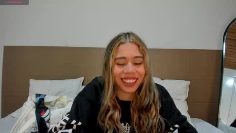Snapshot of rachell_criss chatting on 05/05/26, 04:09 Rachell online show from 05/05/26, 04:09