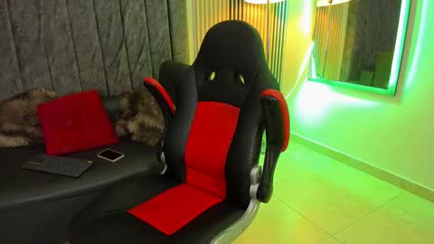 rachell_owen online show from 12/03/25, 09:02