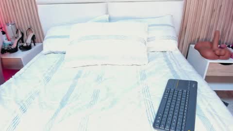 rachell_queenn1 online show from 05/03/26, 07:58