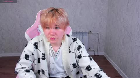 Snapshot of rachell_ward chatting on 05/18/26, 01:13 Rachell online show from 05/18/26, 01:13