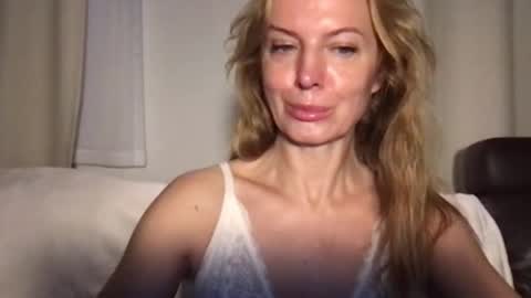 Snapshot of rachelldelicious chatting on 12/18/24, 07:15 Rachel online show from 12/18/24, 07:15