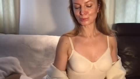 Snapshot of rachelldelicious chatting on 12/19/24, 10:34 Rachel online show from 12/19/24, 10:34