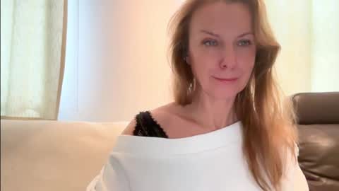 Snapshot of rachelldelicious chatting on 01/22/25, 01:32 Rachel online show from 01/22/25, 01:32