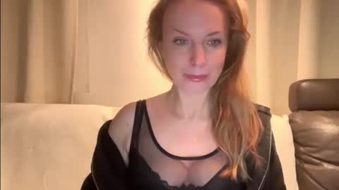 Snapshot of rachelldelicious chatting on 01/22/25, 09:10 Rachel online show from 01/22/25, 09:10