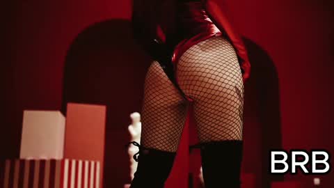 Snapshot of rachelqueen_ chatting on 12/13/24, 06:59  Miko Pleasee help me get 100 likes online show from 12/13/24, 06:59