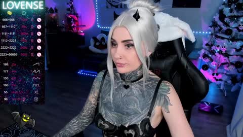 Snapshot of rachelqueen_ chatting on 01/07/25, 05:20  Miko Pleasee help me get 100 likes online show from 01/07/25, 05:20