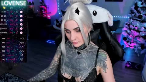 Snapshot of rachelqueen_ chatting on 01/11/25, 08:10  Miko Pleasee help me get 100 likes online show from 01/11/25, 08:10