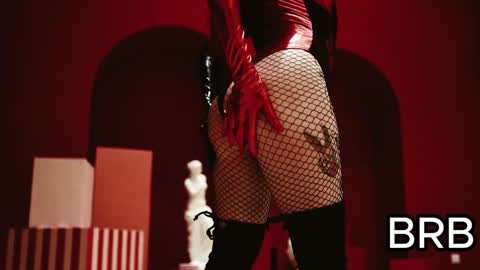 Snapshot of rachelqueen_ chatting on 02/03/25, 02:13  Miko Pleasee help me get 100 likes online show from 02/03/25, 02:13