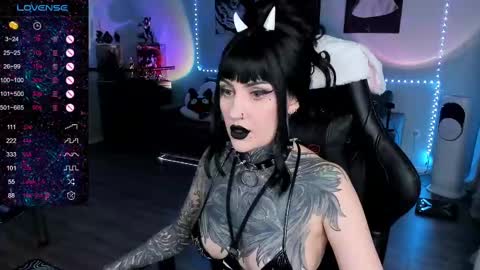 Snapshot of rachelqueen_ chatting on 02/17/25, 11:02  Miko Pleasee help me get 100 likes online show from 02/17/25, 11:02