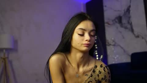 Snapshot of rachelravee chatting on 12/18/25, 05:24 Ann online show from 12/18/25, 05:24