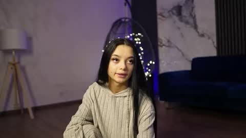 Snapshot of rachelravee chatting on 12/22/25, 05:15 Ann online show from 12/22/25, 05:15