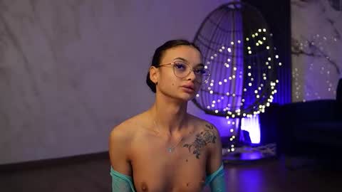 Snapshot of rachelravee chatting on 02/10/26, 05:33 Ann online show from 02/10/26, 05:33