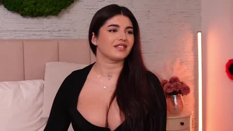 Snapshot of rachelswaan chatting on 12/02/24, 11:01 RachelSwaan online show from 12/02/24, 11:01