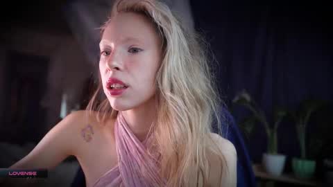 Snapshot of radiant_ada chatting on 11/07/25, 09:42 ada online show from 11/07/25, 09:42