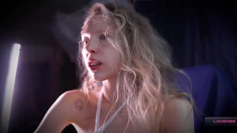 Snapshot of radiant_ada chatting on 11/20/25, 08:47 ada online show from 11/20/25, 08:47