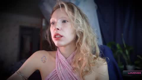 Snapshot of radiant_ada chatting on 11/24/25, 09:20 ada online show from 11/24/25, 09:20