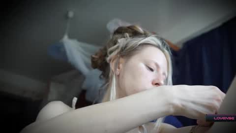 Snapshot of radiant_ada chatting on 03/15/26, 09:15 ada online show from 03/15/26, 09:15