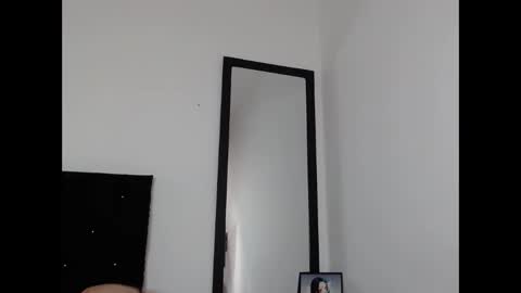 Snapshot of radiantgoddes chatting on 01/17/26, 02:33 radiantgoddes online show from 01/17/26, 02:33