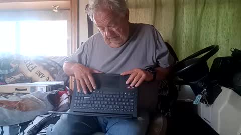 Snapshot of radiomantim chatting on 05/11/26, 02:45 Radioman for fun online show from 05/11/26, 02:45