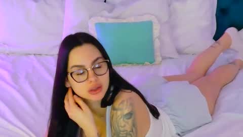 Snapshot of raeeamber_ chatting on 02/16/26, 07:04 sweet peach online show from 02/16/26, 07:04