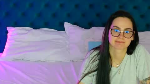 Snapshot of raeeamber_ chatting on 02/17/26, 02:35 sweet peach online show from 02/17/26, 02:35