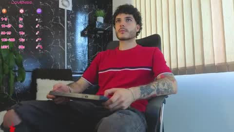 R A F A E L online show from 04/25/26, 08:39