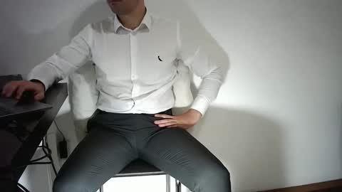 Snapshot of rafaelssk chatting on 05/19/26, 09:15 elenacam online show from 05/19/26, 09:15