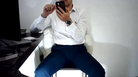 Snapshot of rafaelssk chatting on 05/20/26, 09:15 elenacam online show from 05/20/26, 09:15