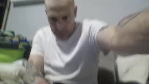 Snapshot of ragingzef69 chatting on 04/05/26, 07:33 Bigthickdickinvic online show from 04/05/26, 07:33