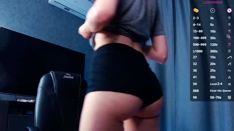 Snapshot of raimeii chatting on 12/17/24, 04:53 Mei online show from 12/17/24, 04:53