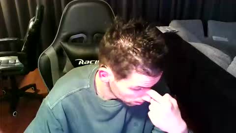 Snapshot of raimondo32 chatting on 12/15/25, 06:23 Raimondo te Paste online show from 12/15/25, 06:23