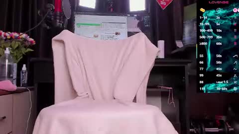 Laura online show from 06/12/26, 02:54