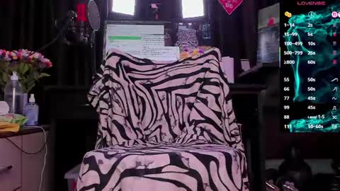 Laura online show from 06/25/26, 02:22