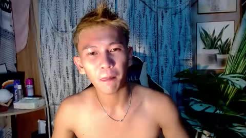 Snapshot of ralfhuge24 chatting on 10/15/25, 09:53 ralfhuge24 online show from 10/15/25, 09:53