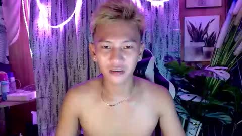 Snapshot of ralfhuge24 chatting on 10/16/25, 11:33 ralfhuge24 online show from 10/16/25, 11:33