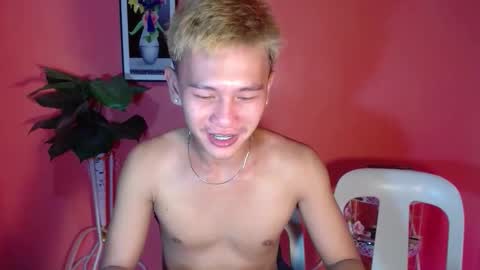 Snapshot of ralfhuge24 chatting on 10/23/25, 10:58 ralfhuge24 online show from 10/23/25, 10:58