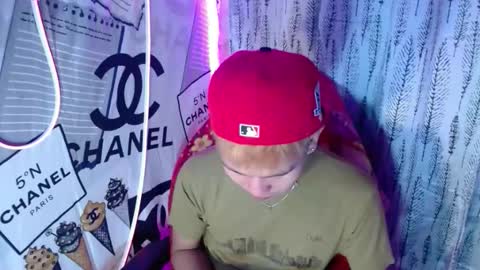 Snapshot of ralfhuge24 chatting on 12/15/25, 11:47 ralfhuge24 online show from 12/15/25, 11:47