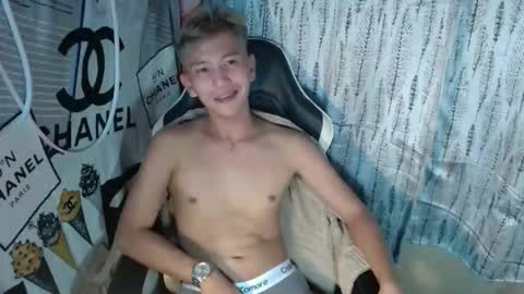 Snapshot of ralfhuge24 chatting on 12/16/25, 05:45 ralfhuge24 online show from 12/16/25, 05:45