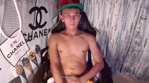 Snapshot of ralfhuge24 chatting on 12/19/25, 05:03 ralfhuge24 online show from 12/19/25, 05:03